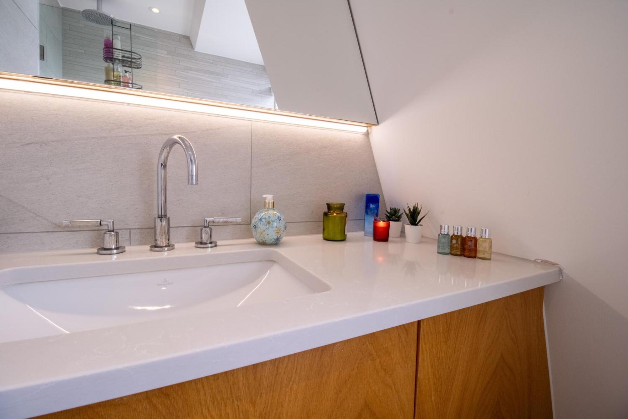 Luxurious 1-Bedroom Penthouse In Marble Arch 71 لندن المظهر الخارجي الصورة