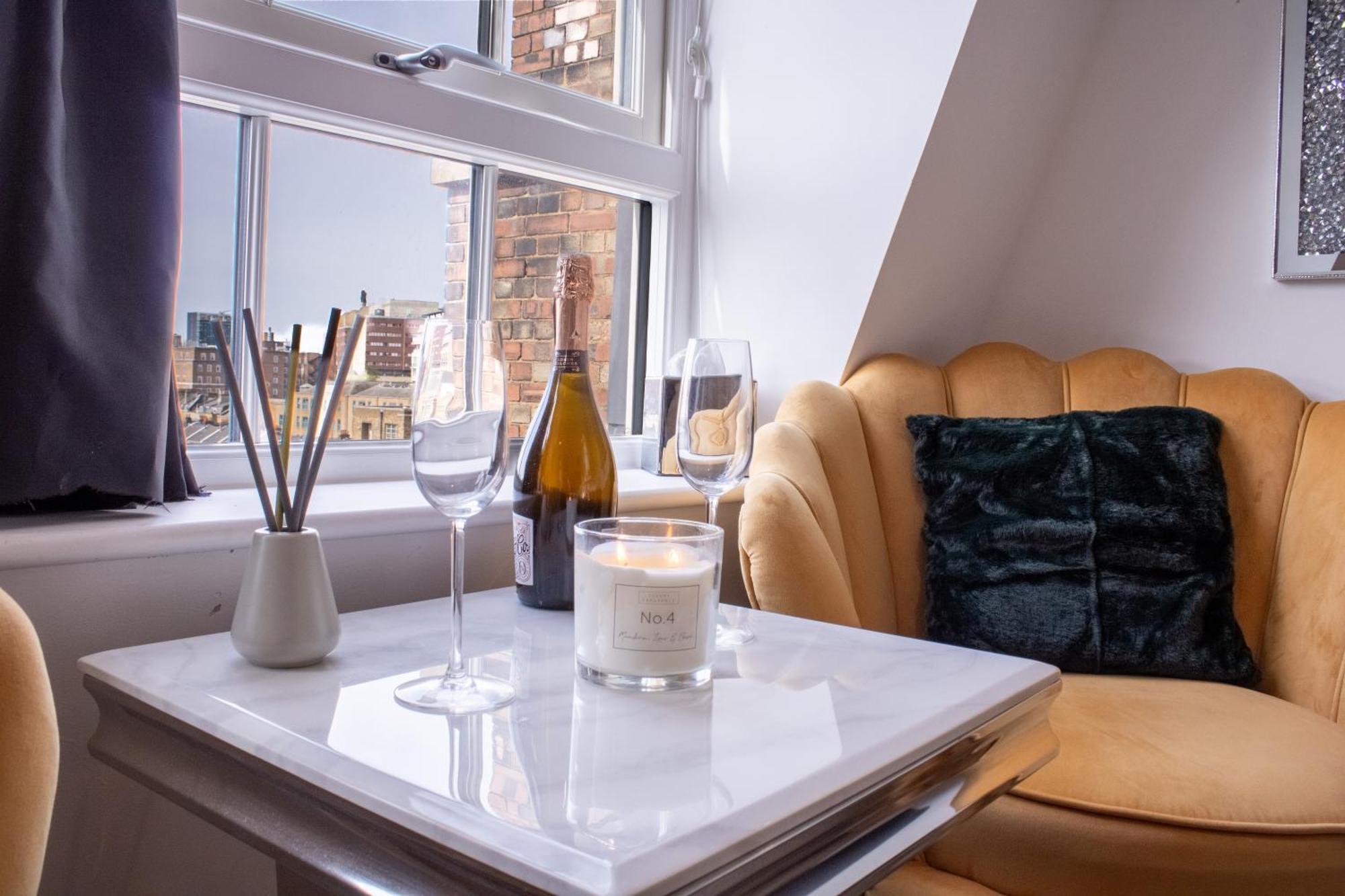Luxurious 1-Bedroom Penthouse In Marble Arch 71 لندن المظهر الخارجي الصورة